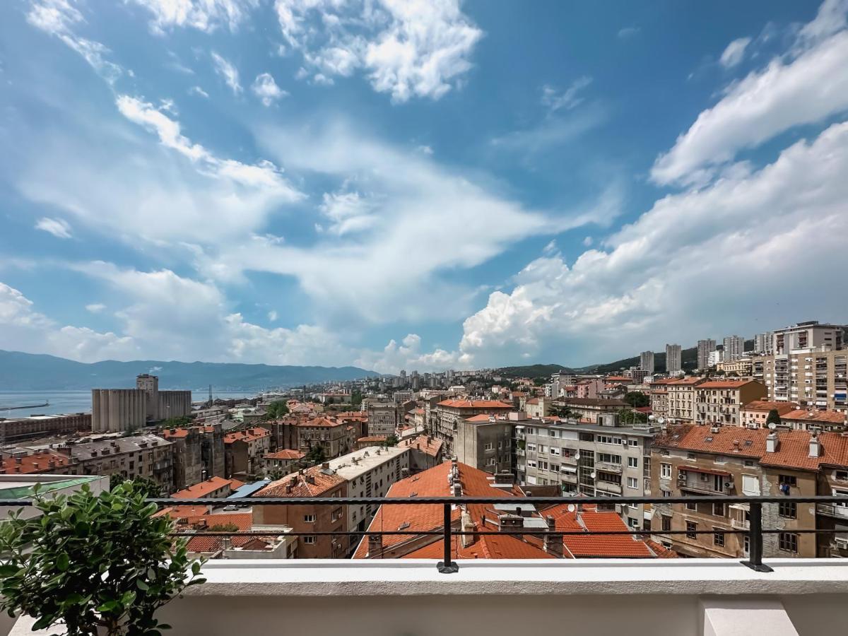 Appartamento 105M2 Penthouse Sea View Rijeka With Free Garage Parking Esterno foto