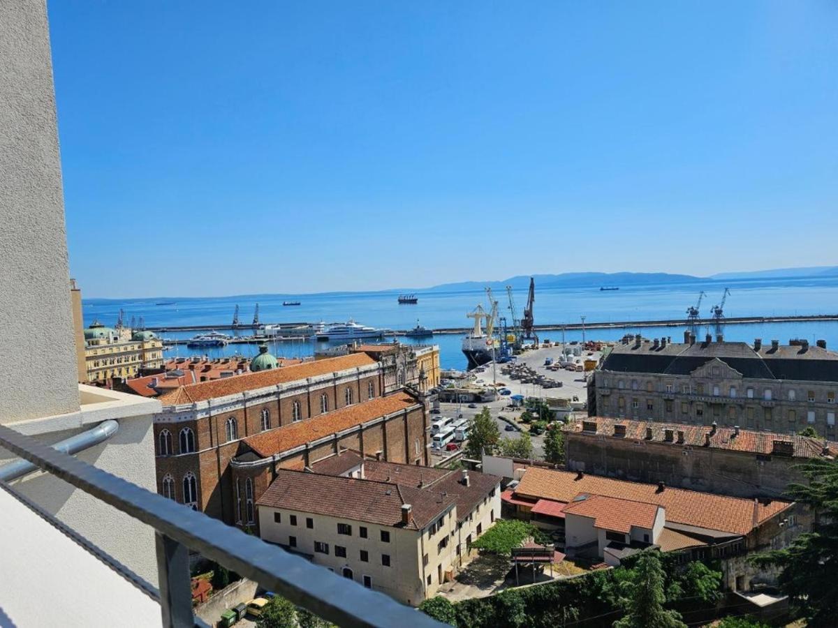 Appartamento 105M2 Penthouse Sea View Rijeka With Free Garage Parking Esterno foto