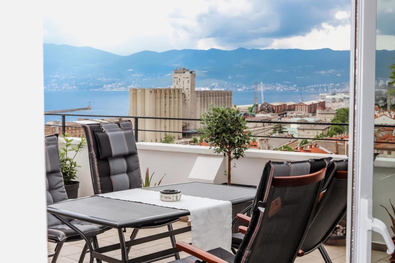 Appartamento 105M2 Penthouse Sea View Rijeka With Free Garage Parking Esterno foto